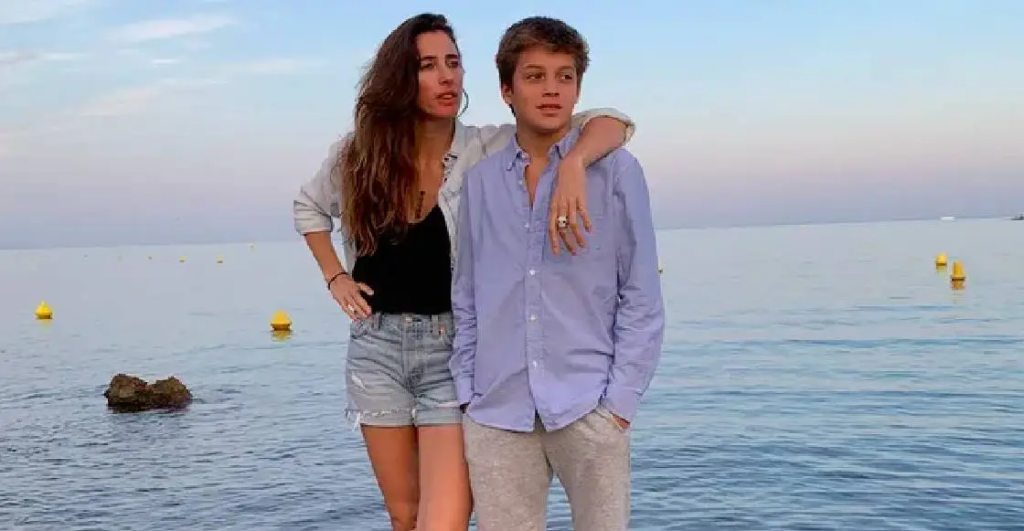 Órale: Una mamá y su hijo crean un kit de iniciación para tu primera relación sexual