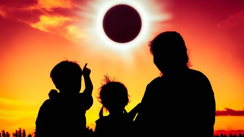 Las mejores imágenes del eclipse híbrido que se vio en Australia e islas del Pacífico