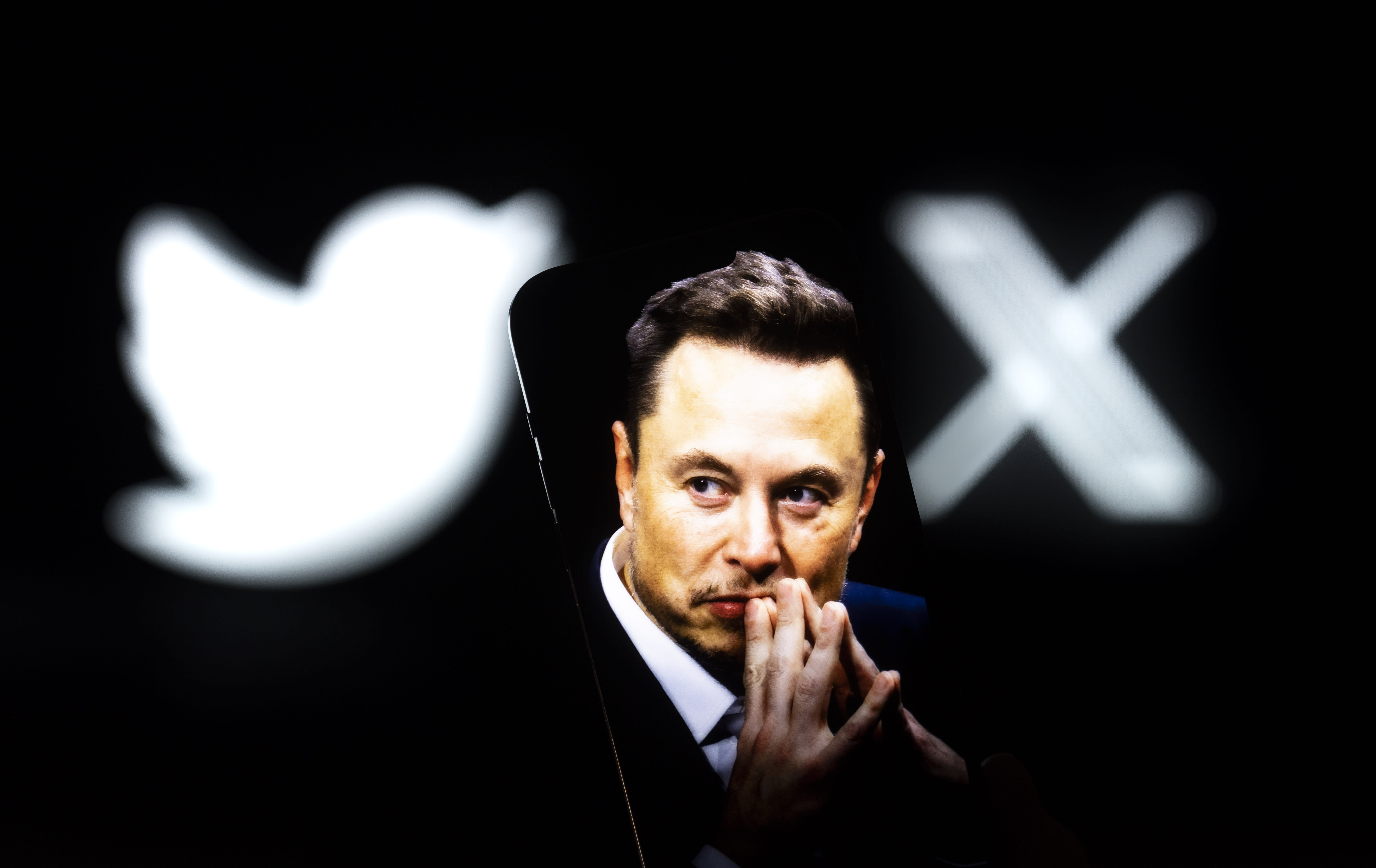 Elon Musk plantea la idea de cobrar a todos los usuarios que usen X/Twitter
