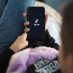 Si eres menor de edad ya no podrás usar esta función en TikTok