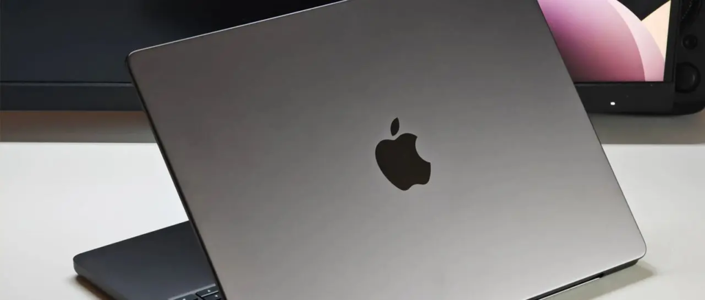 Las siguientes MacBook Pro tendrán pantallas OLED y táctiles